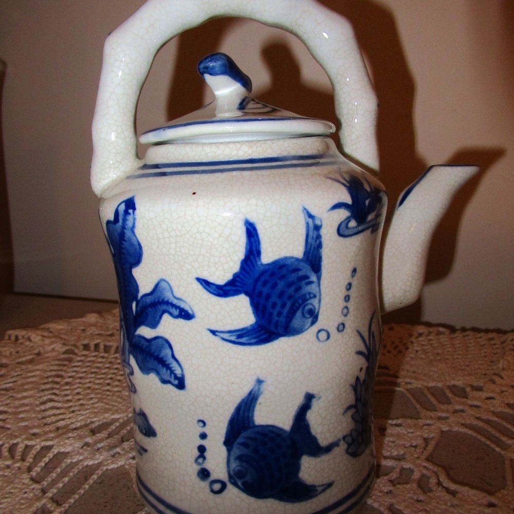 Chinese Porcelain crackle teapot